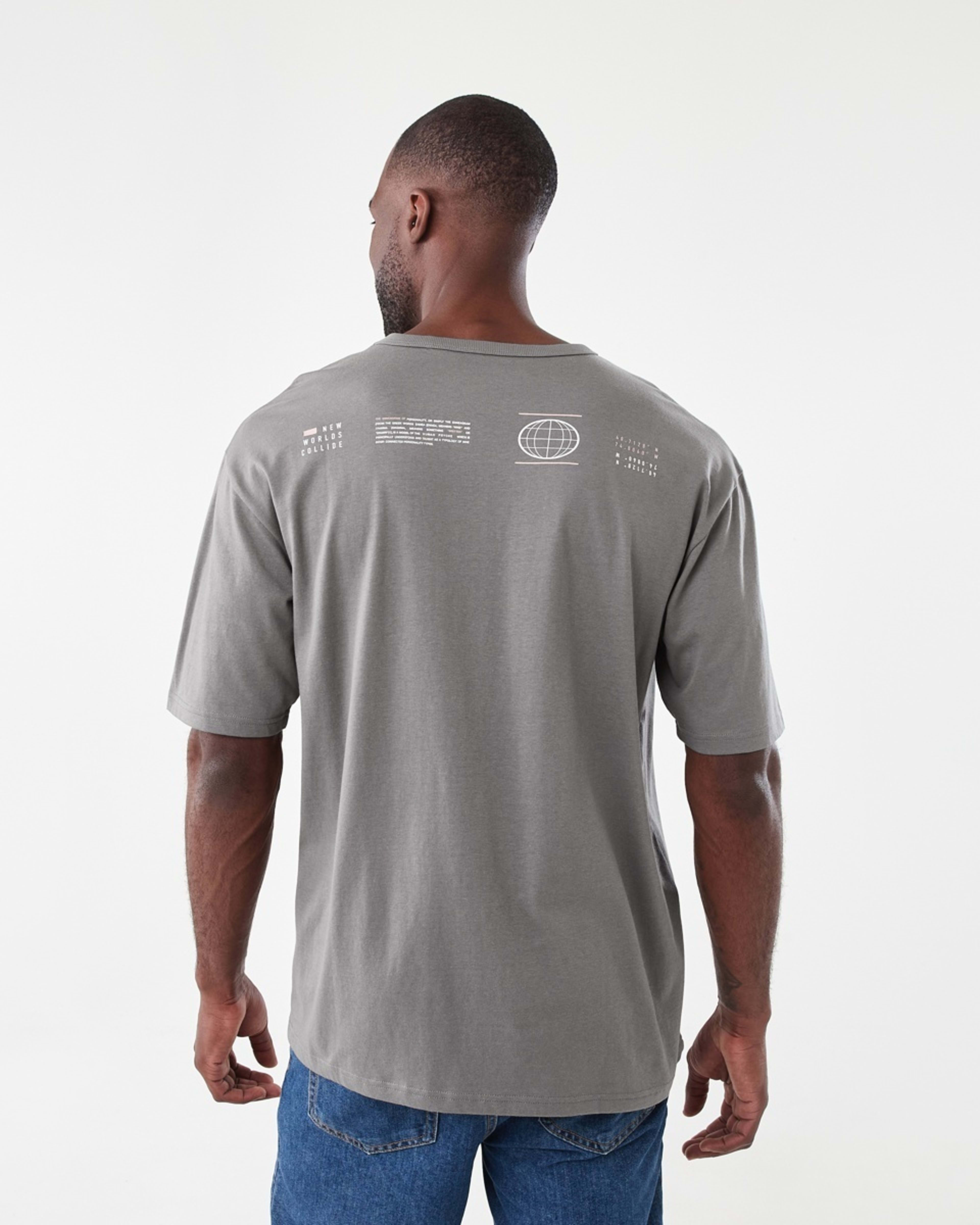 3 Oversized Graphic T-shirt Gry Grgyle, 3 of 6