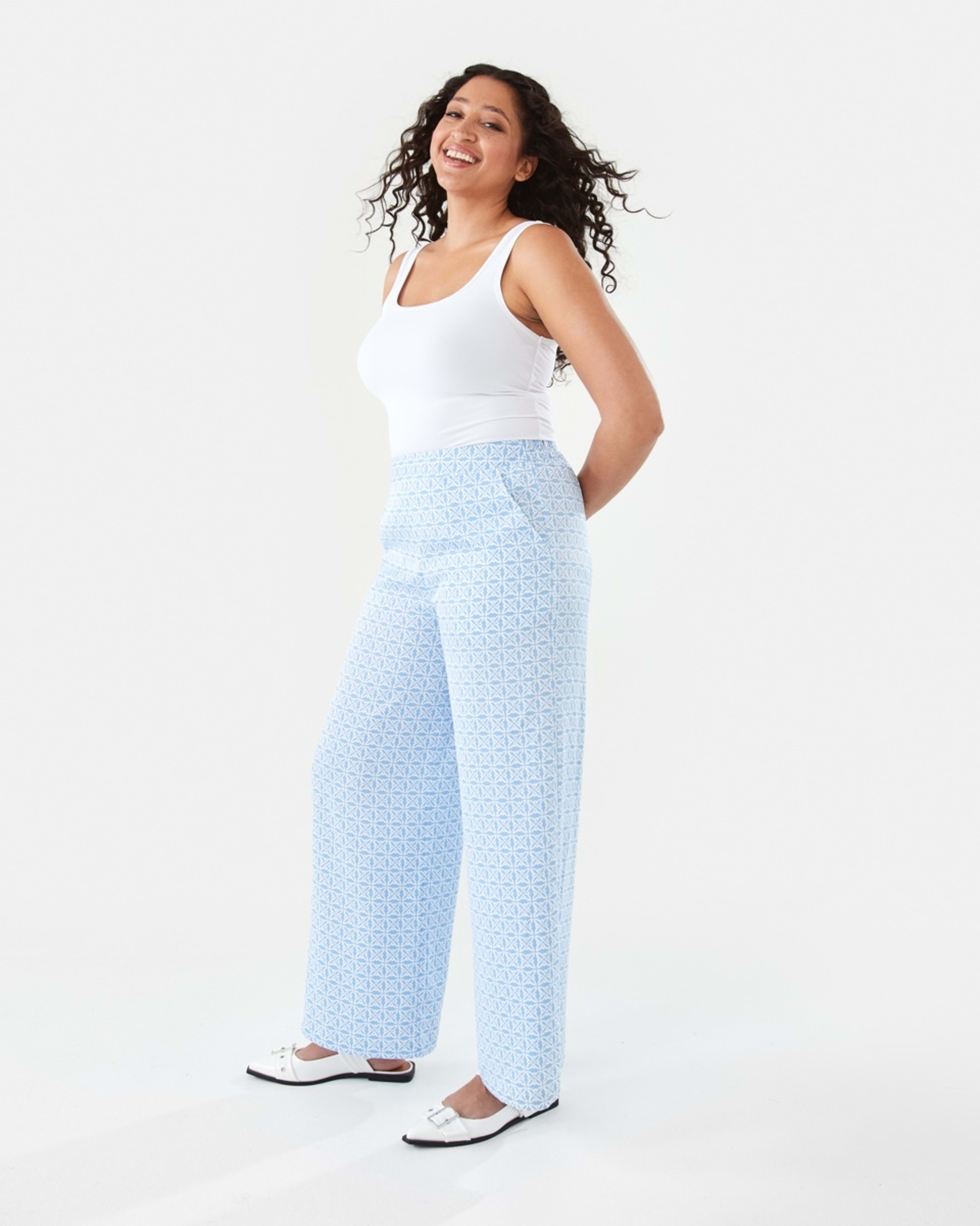 3 Sleeveless Luxe Tank White, 3 of 10
