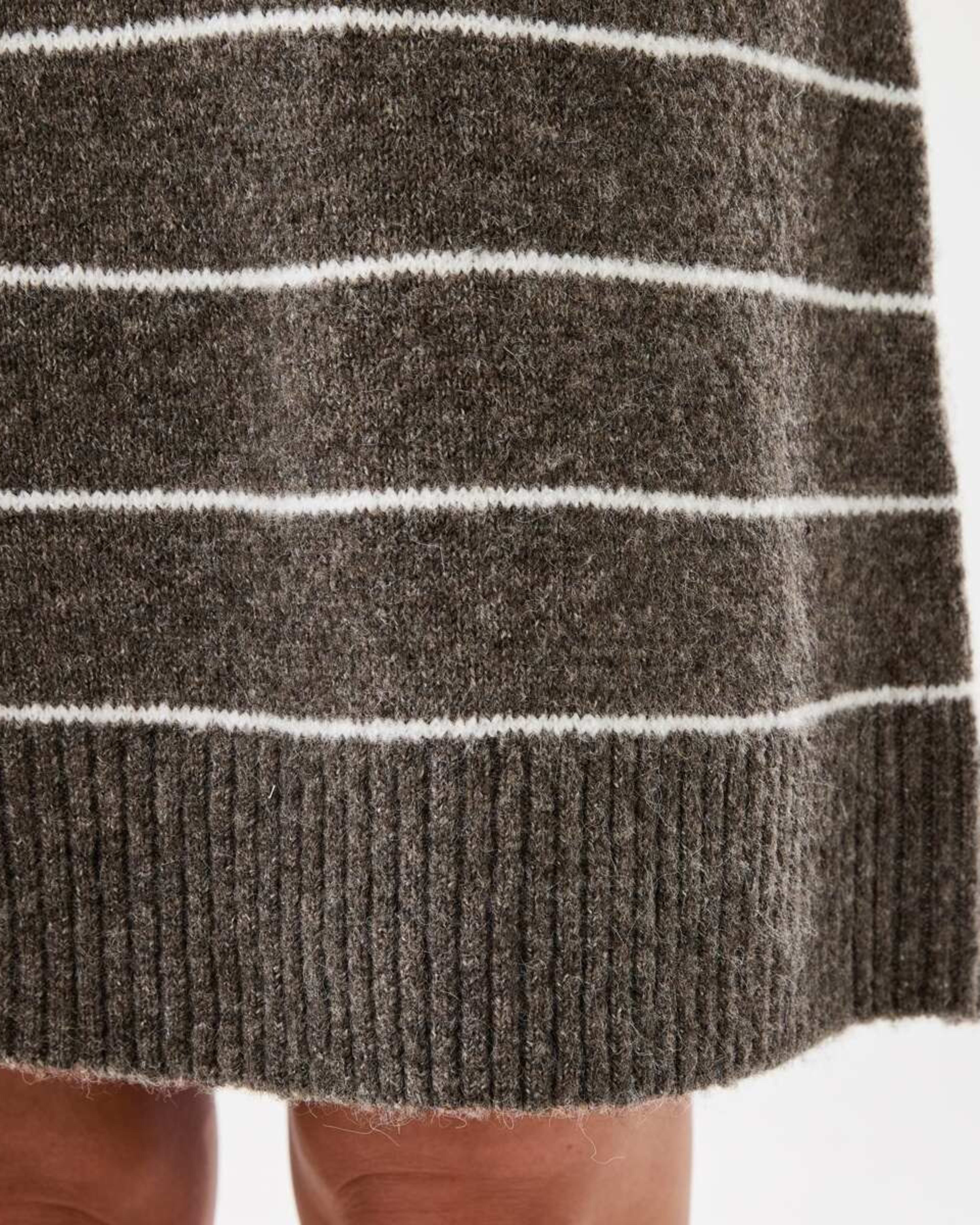 6 Long Sleeve V-Neck Sweater Mini Dress Brown Strp, 6 of 6