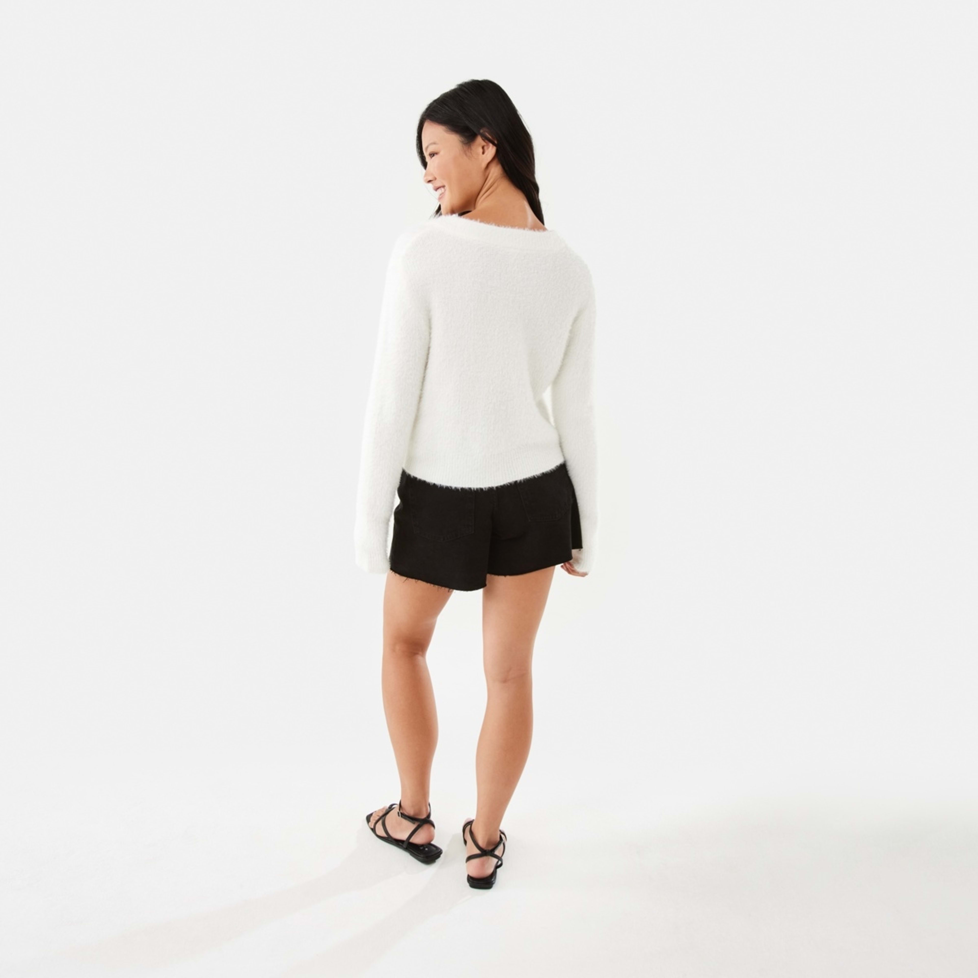 4 Raw Hem Denim Shorts Black Wash, 4 of 7