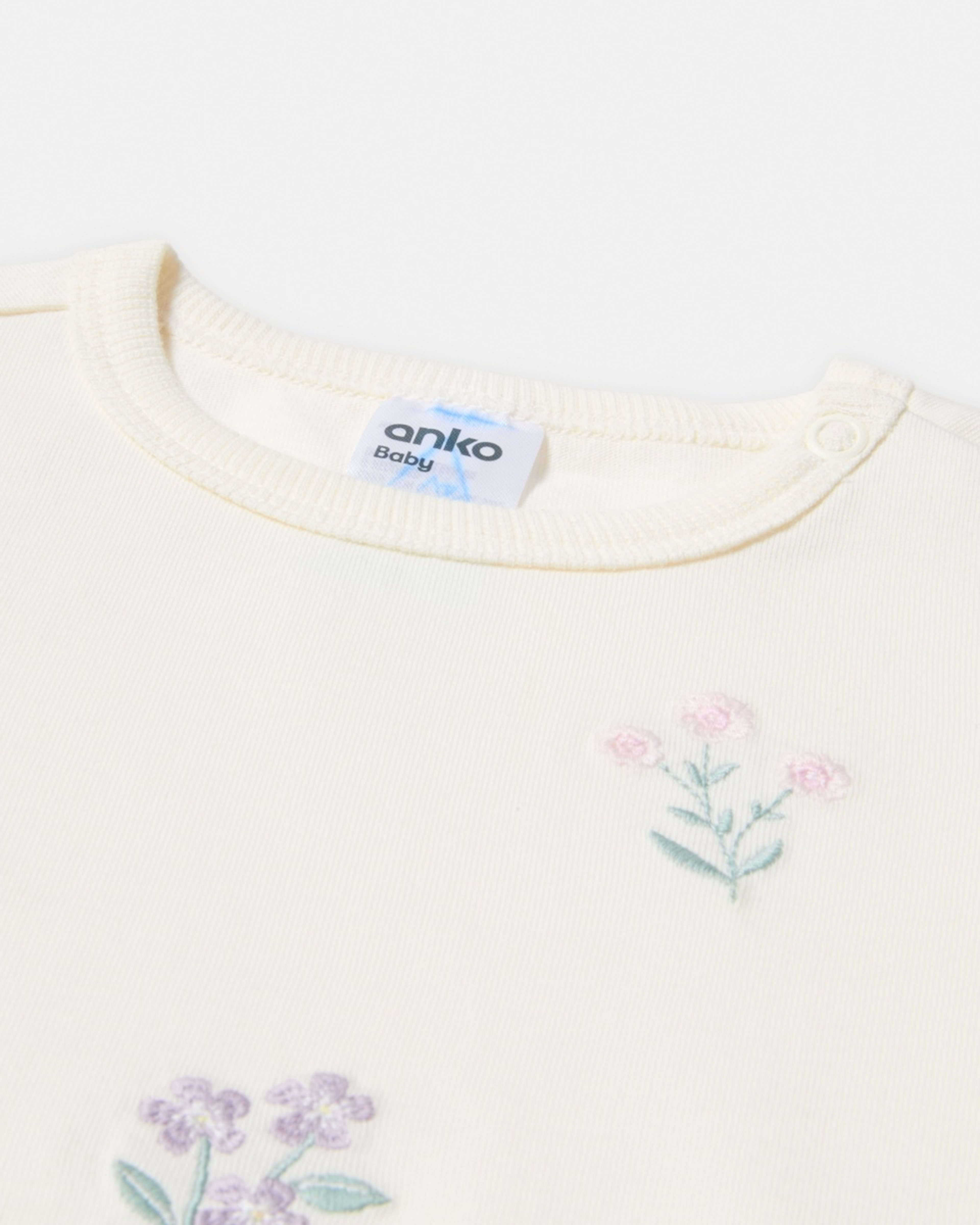 3 Applique T-shirt White Floral, 3 of 3