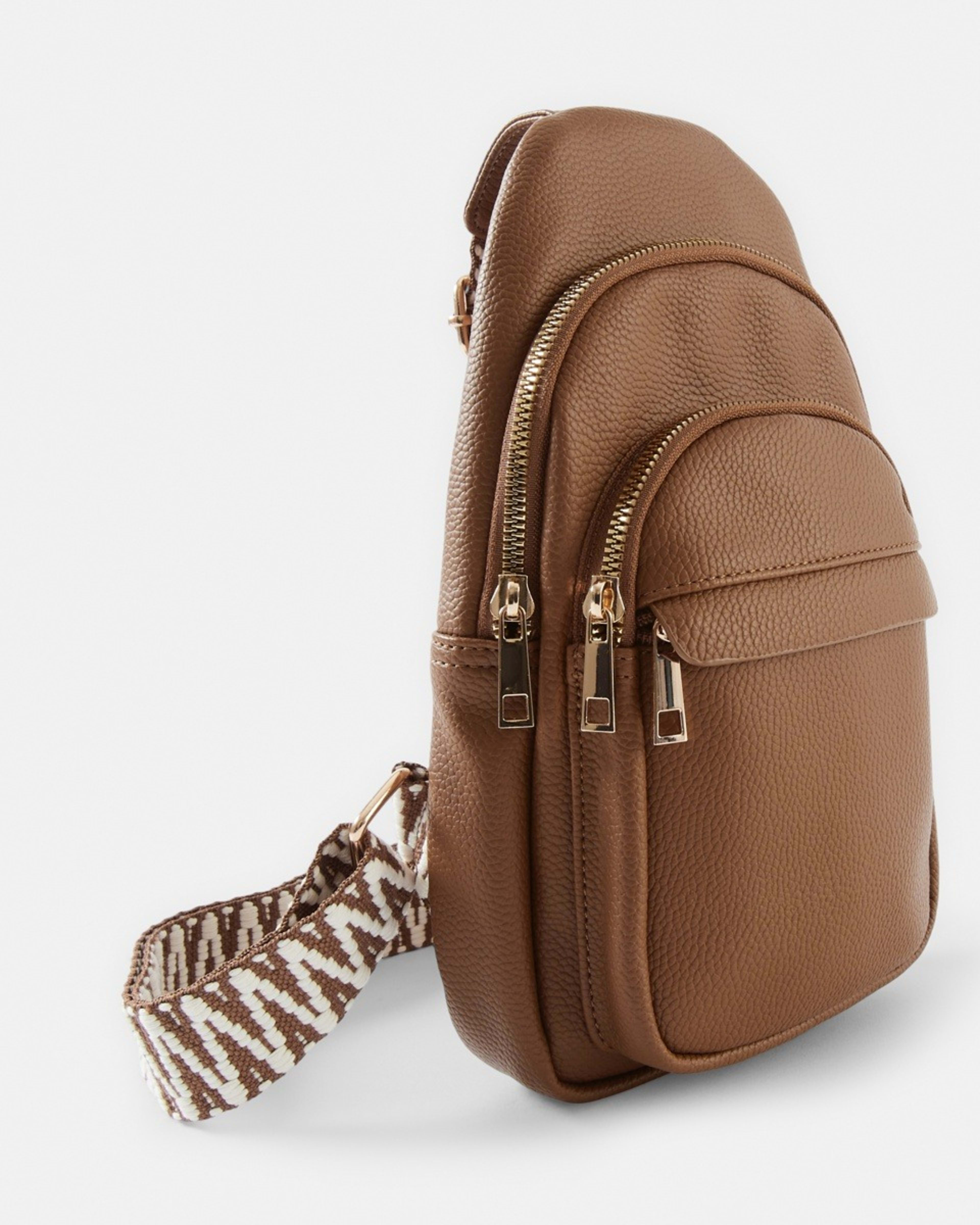 2 Contrast Pebble Sling Bag Coco Brown, 2 of 6